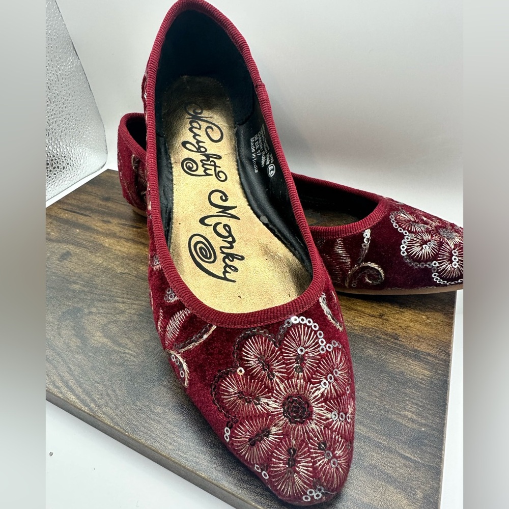 Naughty Monkey Burgundy Velvet Sequined Embroidered Flats Women's 6.5 - Picture 2 of 7